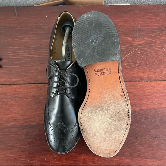 Johnston & Murphy Black Leather Wingtip Dress Shoes size 9 - Picture 5 of 7